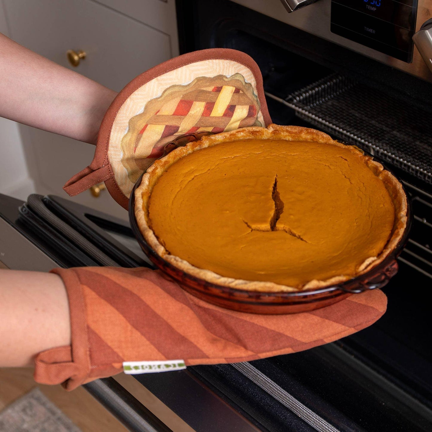 Pie Oven Mitt & Pot Holder