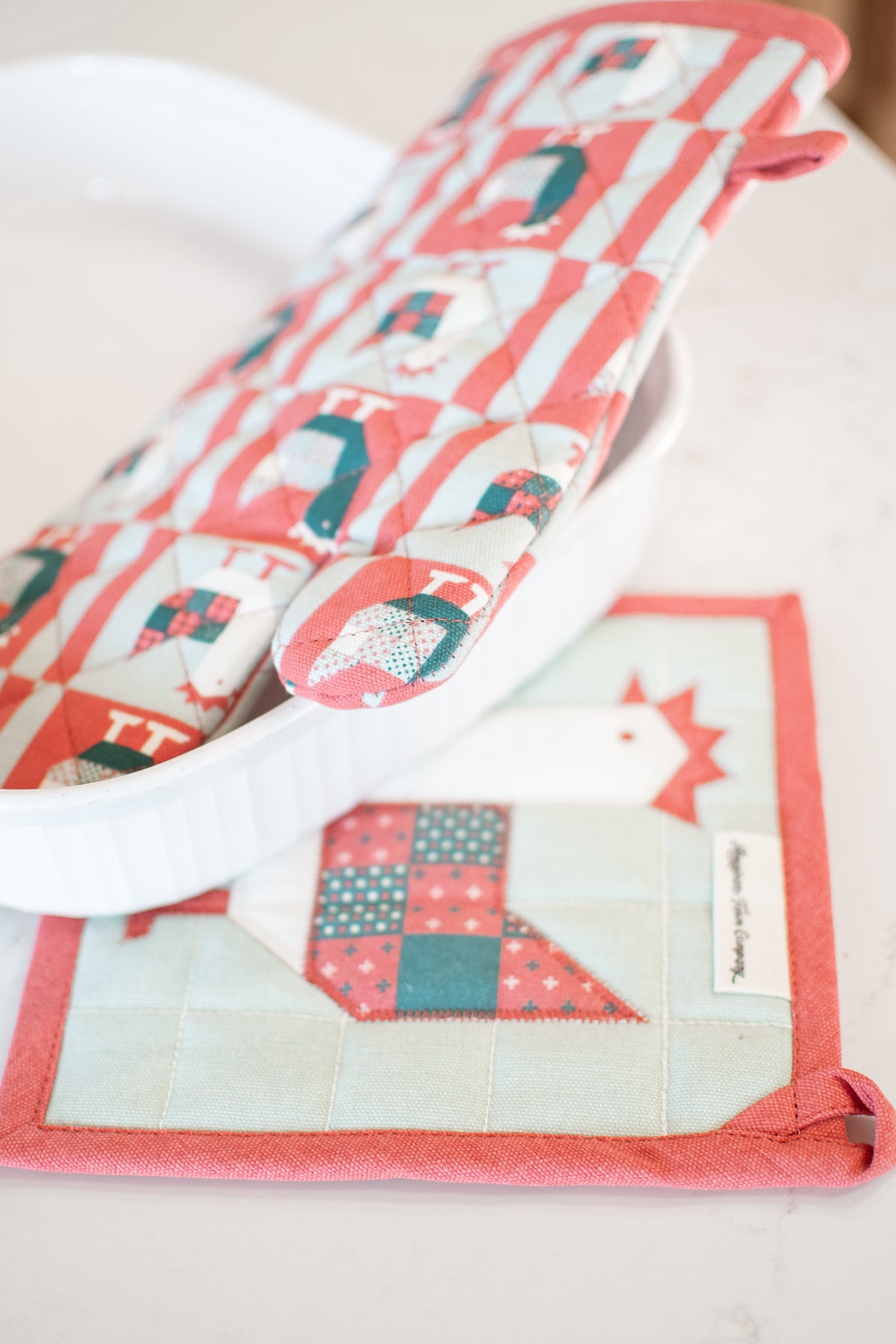 Patchwork Chicken Oven Mitt & Pot Holder Set