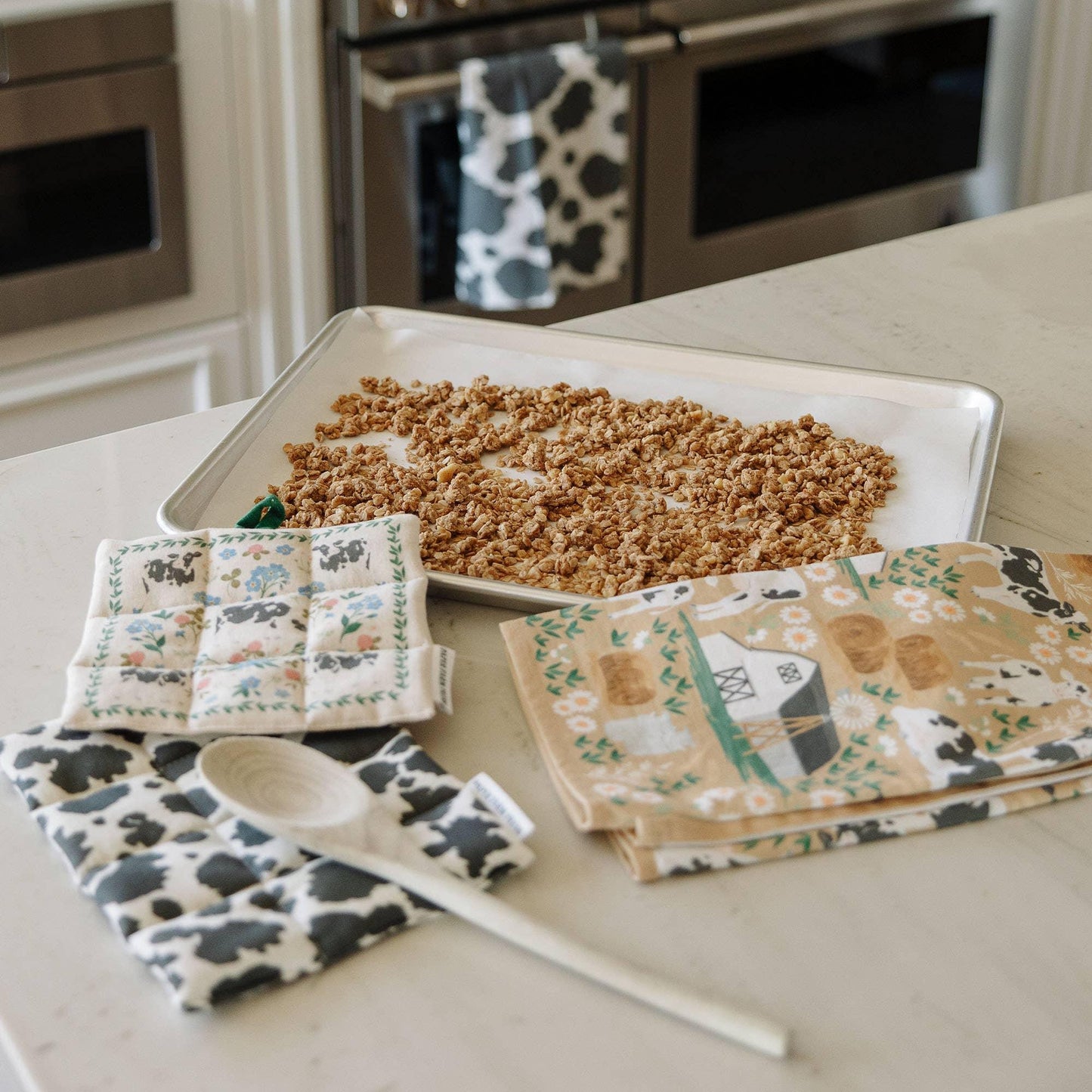 Milk Cows & Flowers Pot Holder Set - American Farm Company