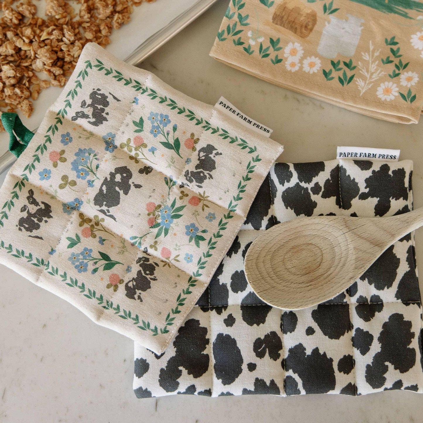 Milk Cows & Flowers Pot Holder Set - American Farm Company