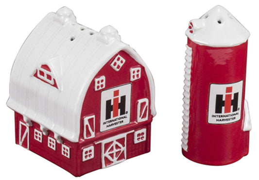 Case IH Farmall Barn & Silo Salt & Pepper Set