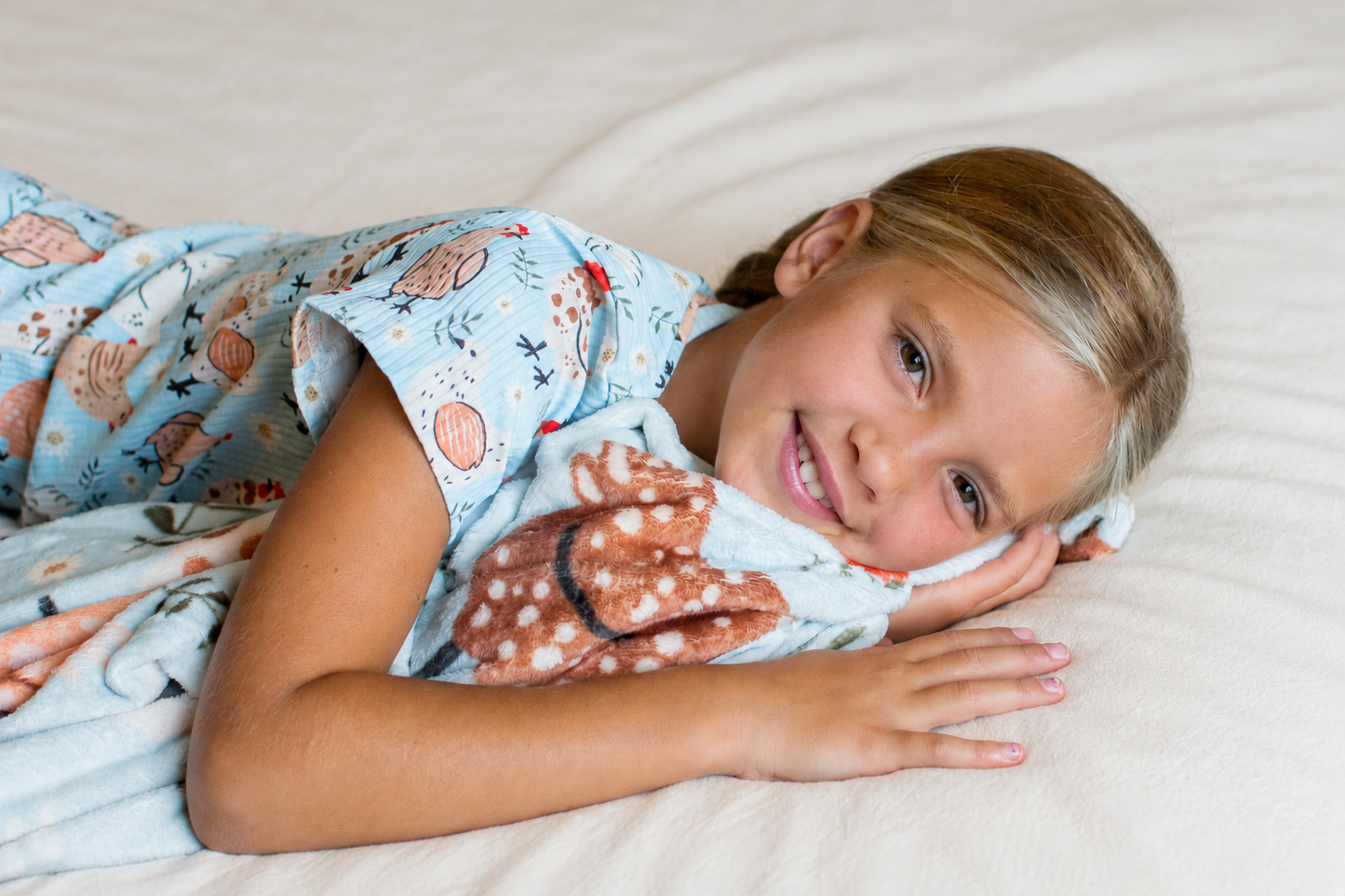 Blue Chicken & Blooms Plush Blanket