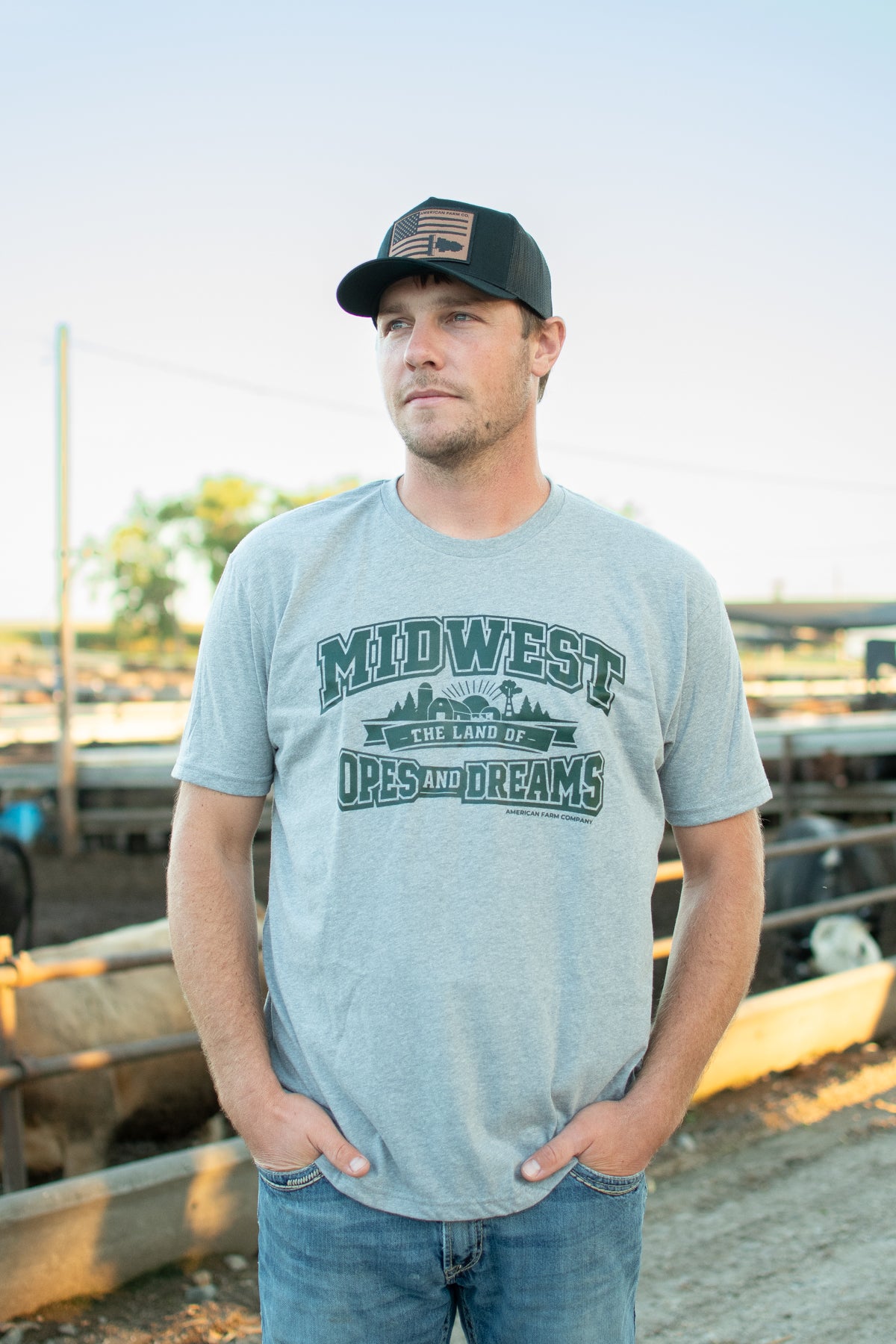 'Midwest - Land of Opes and Dreams' Gray Essentials Tee