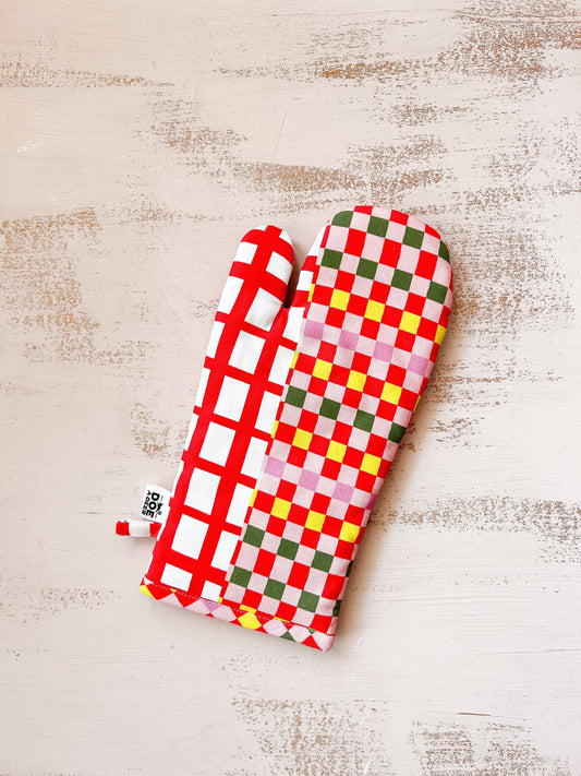 Fa La La Flannel Oven Mitt