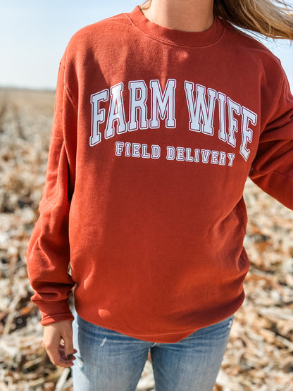 University Style ‘Farm Wife Field Delivery’ Rust Crew